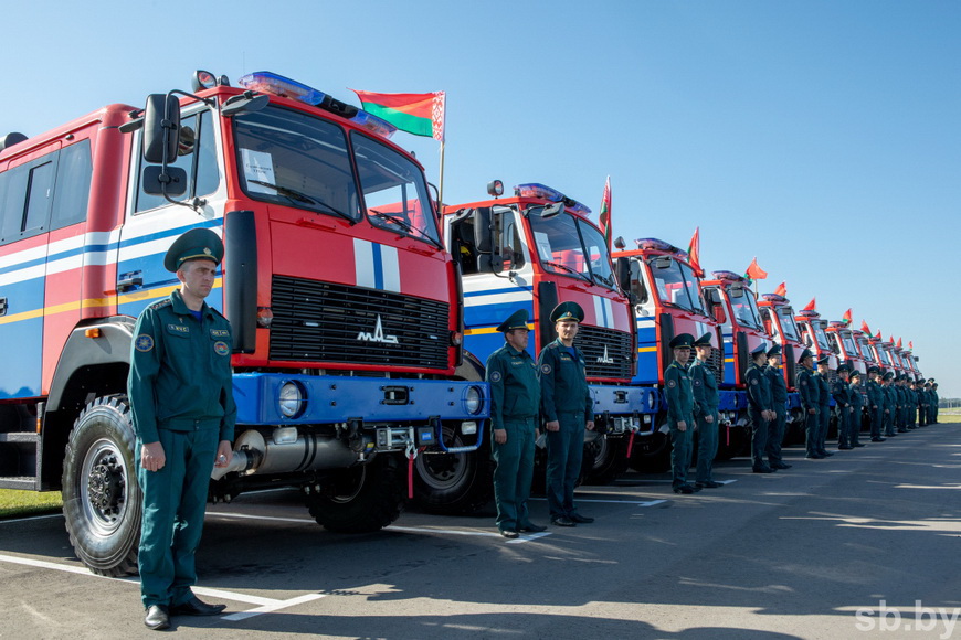 Первая в стране закупка пожарной техники по договору долгосрочной аренды. Репортаж «СБ. Беларусь Сегодня»